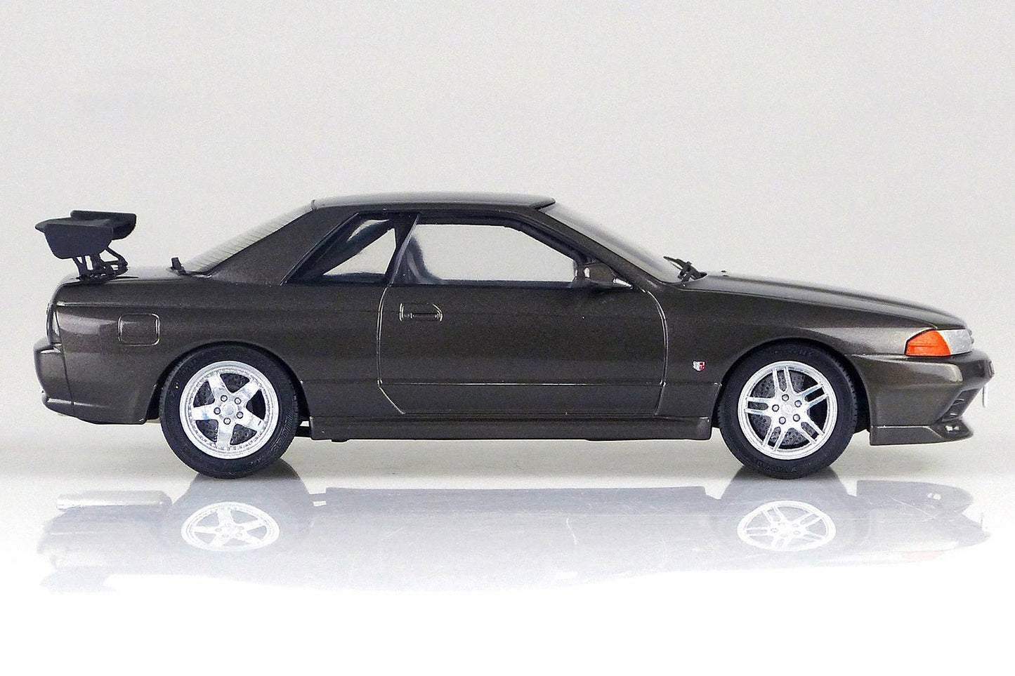 Aoshima - 1/24 Rin Hojo BNR32 Skyline GT - R Model Kit - Good Game Anime