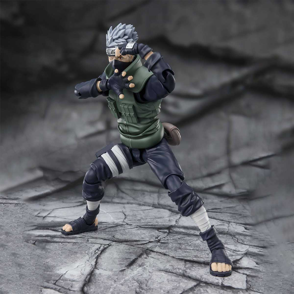 Naruto Shippuden Kakashi Hatake The famed Sharingan Hero S.H.Figuarts Action Figure