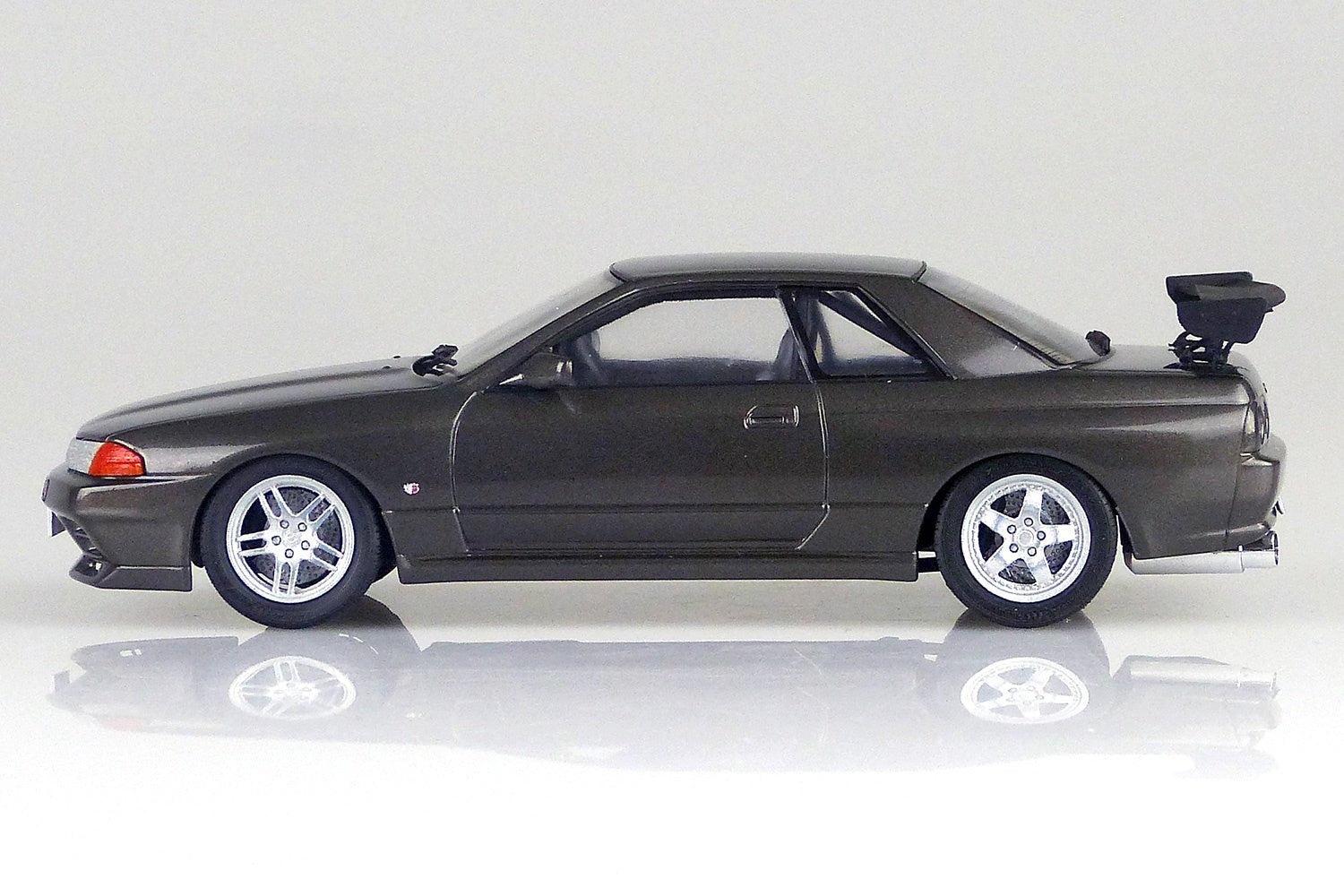 Aoshima - 1/24 Rin Hojo BNR32 Skyline GT - R Model Kit - Good Game Anime
