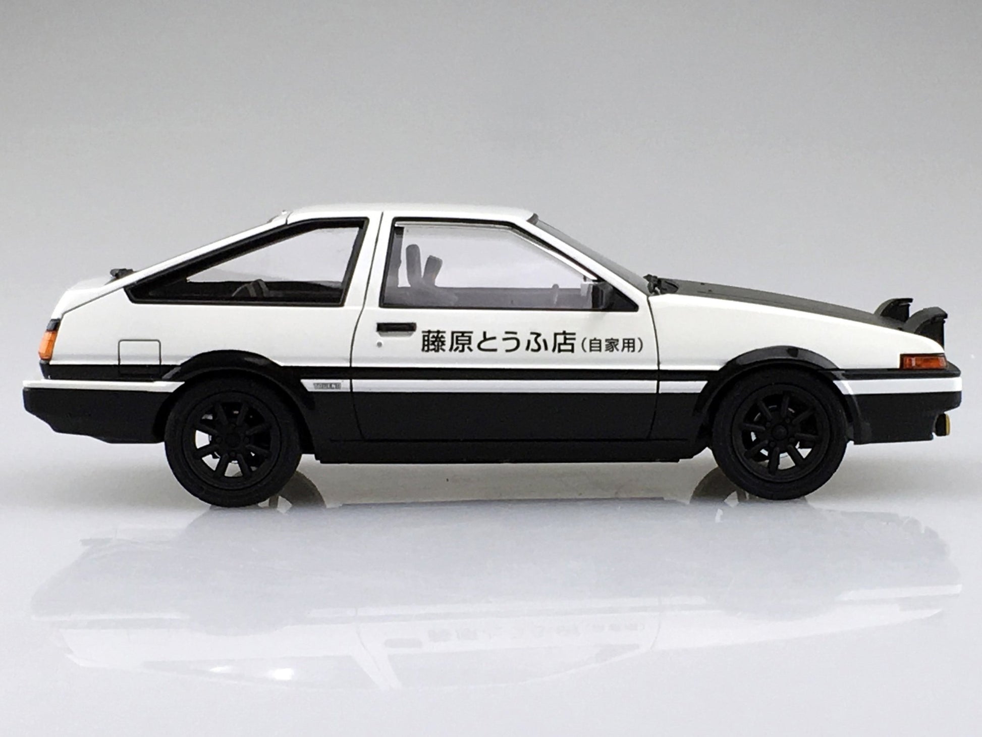 Aoshima - 1/24 Takumi Fujiwara AE86 Trueno Project D Ver. Model Kit - Good Game Anime