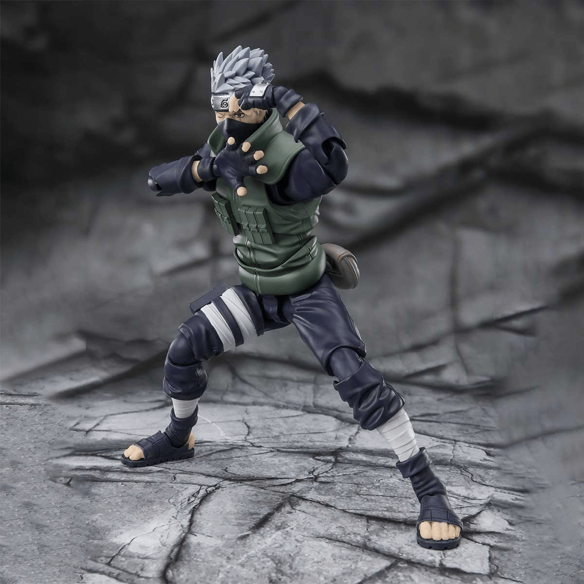 Bandai - Naruto Shippuden Kakashi Hatake The famed Sharingan Hero S.H.Figuarts Action Figure - Good Game Anime