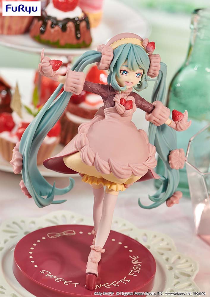 FuRyu - SweetSweets Series Figure-Hatsune Miku strawberry chocolate short- - Good Game Anime