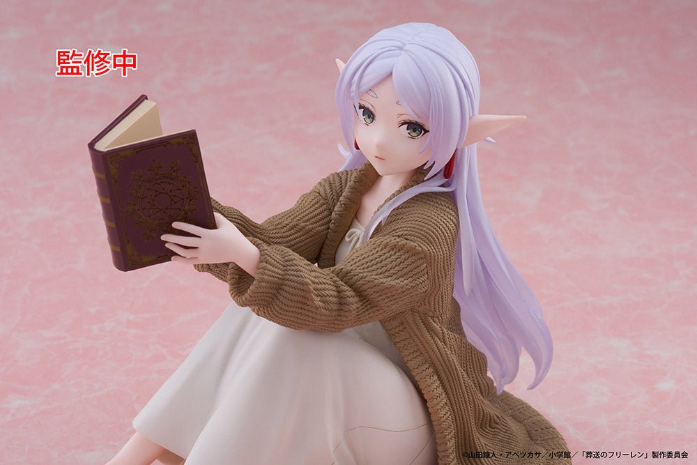 Taito - Frieren: Beyond Journey's End Desktop Cute Figure - Frieren (Roomwear Ver.) - Good Game Anime